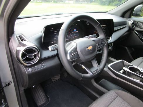 Used 2025 Chevrolet Equinox LT FWD image 23