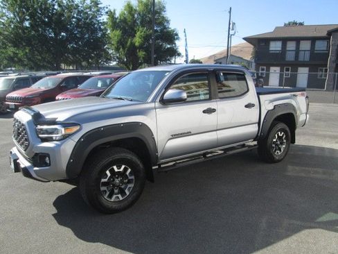 Used 2021 Toyota Tacoma TRD Off-Road image 3
