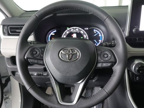 Used 2024 Toyota RAV4 XLE w/ Convenience Package AWD/4WD image 12