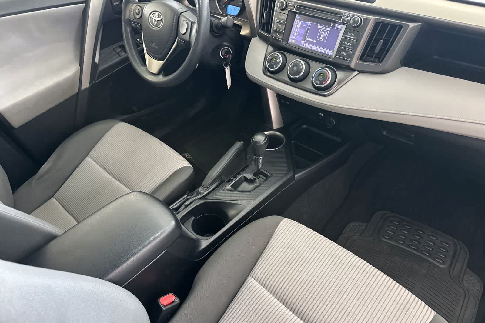 Used 2015 Toyota RAV4 LE FWD image 16