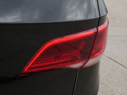 Certified 2023 Volkswagen Taos SE w/ Panoramic Sunroof Package image 17