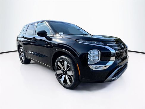 New 2026 Mitsubishi Outlander SE image 2