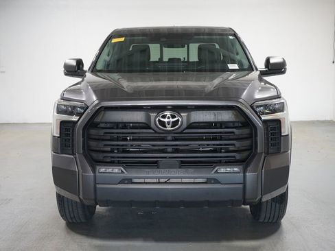 Used 2022 Toyota Tundra SR5 w/ SR5 Premium Package image 2