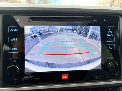 Used 2018 Toyota Tacoma TRD Off-Road image 29