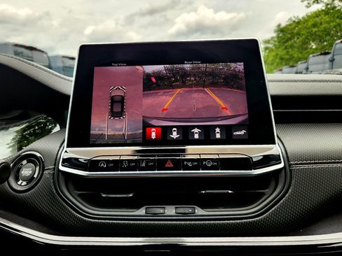 Used 2024 Jeep Compass Latitude w/ Convenience Group image 19