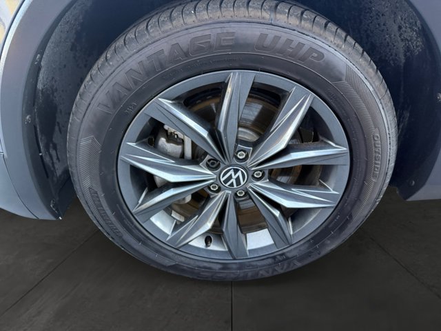 Used 2022 Volkswagen Tiguan SE AWD/4WD image 9