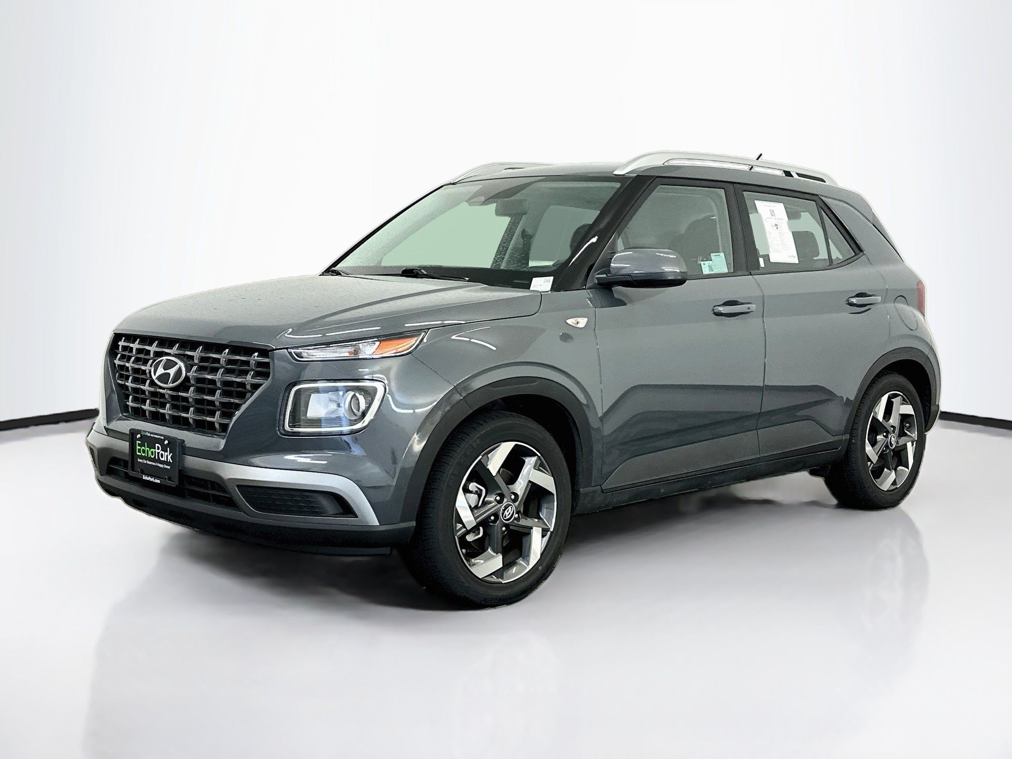 Used 2025 Hyundai Venue SEL FWD image 3