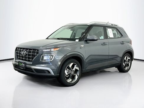Used 2025 Hyundai Venue SEL FWD image 3
