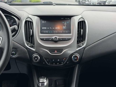 Used 2018 Chevrolet Cruze LT w/ LT Convenience Package FWD image 20
