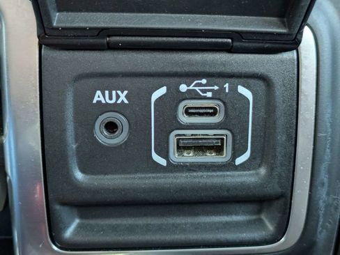 Used 2023 Jeep Wrangler Unlimited Sahara AWD/4WD image 21