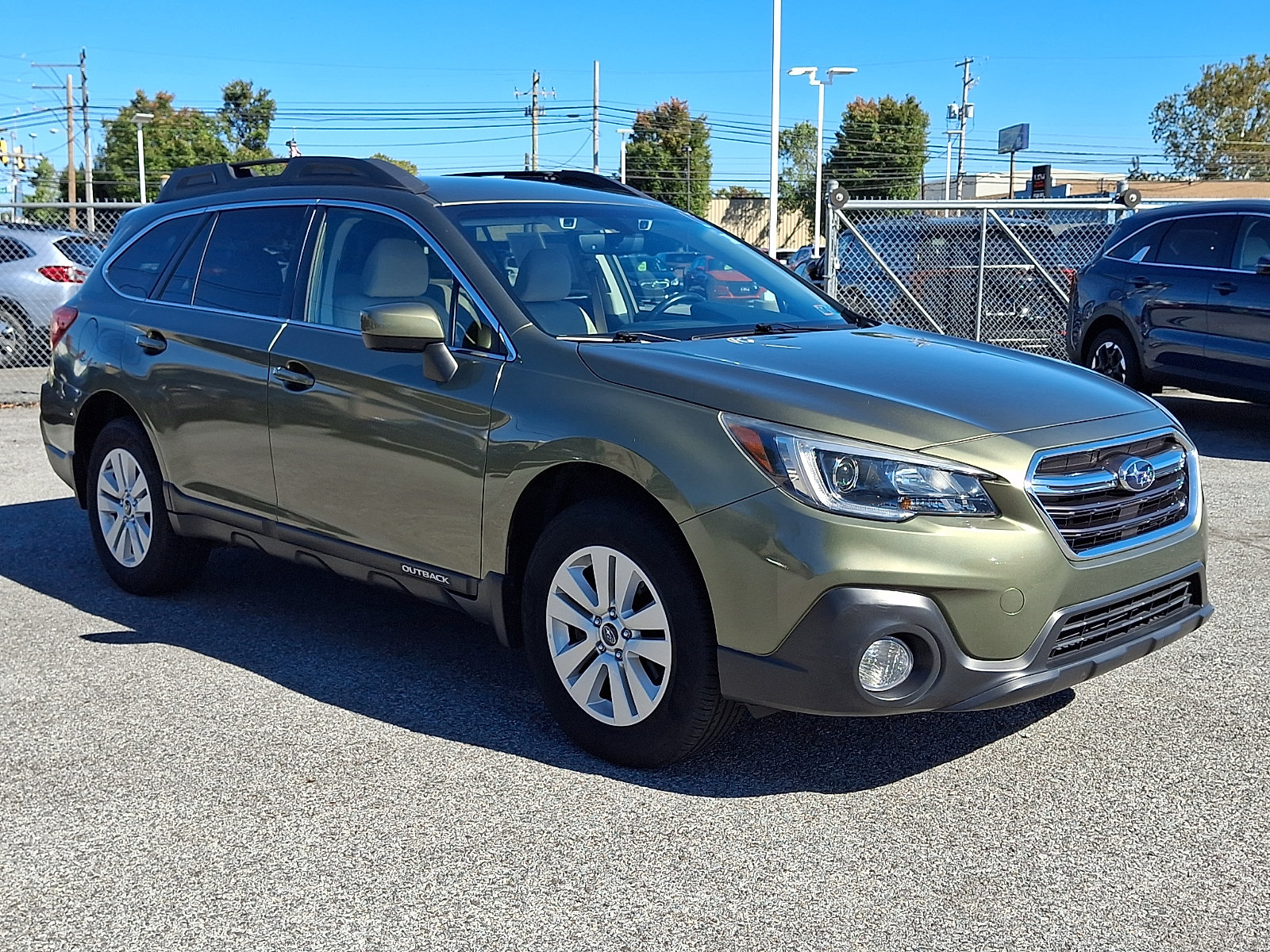 Used 2019 Subaru Outback 2.5i Premium AWD/4WD image 3