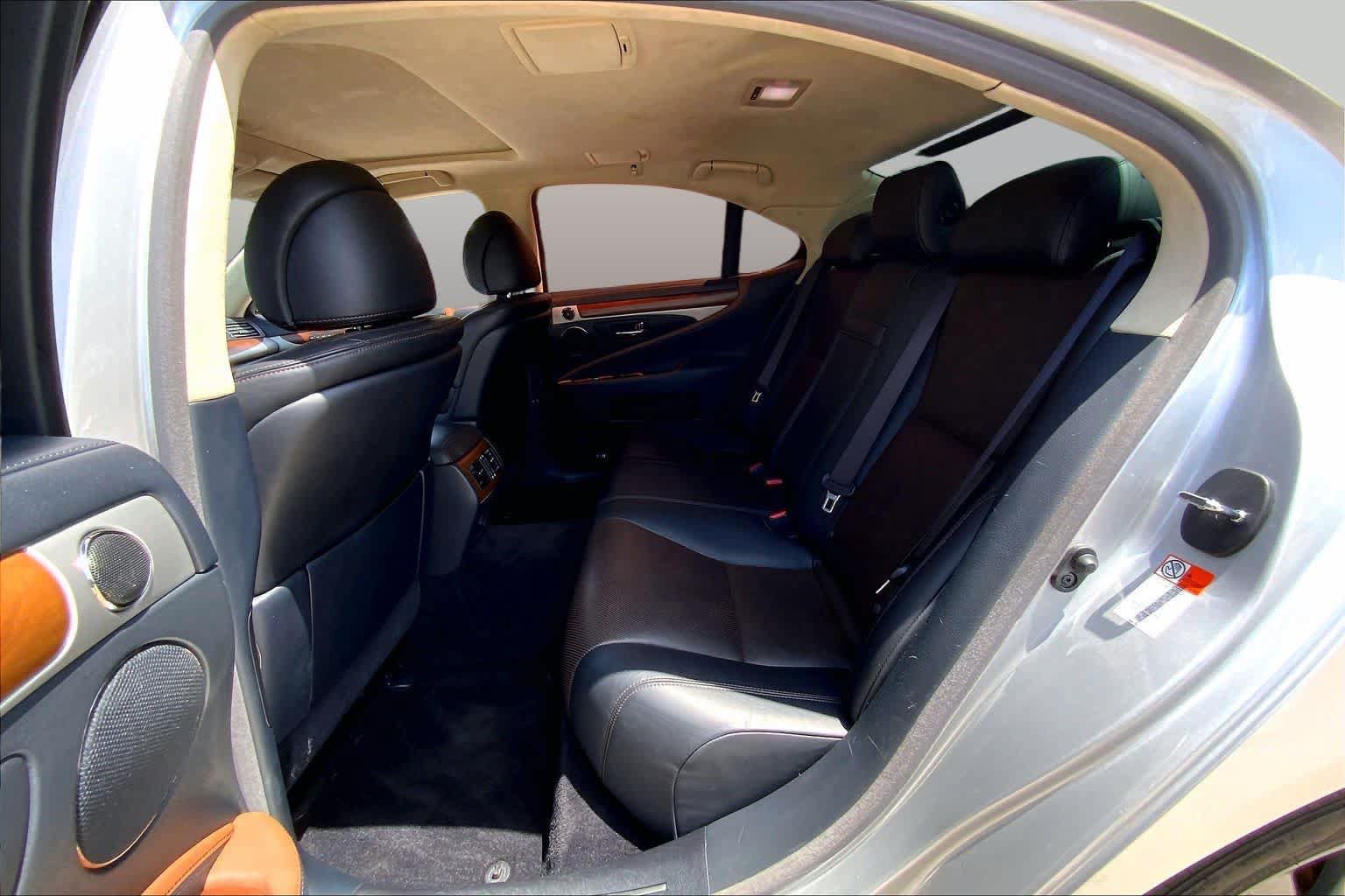 Used 2015 Lexus LS 460 w/ Comfort Package RWD image 21