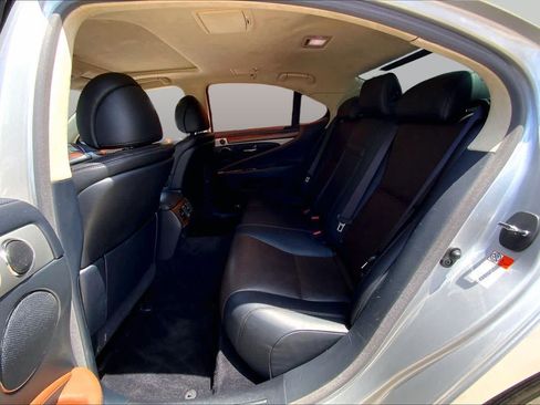 Used 2015 Lexus LS 460 w/ Comfort Package RWD image 21