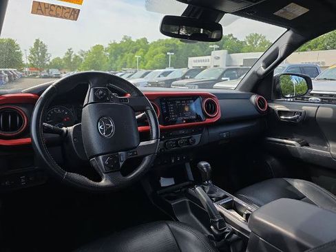 Used 2019 Toyota Tacoma TRD Sport AWD/4WD image 19