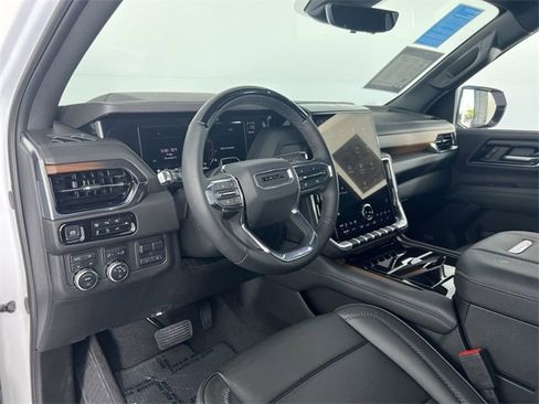 Used 2025 GMC Yukon Denali w/ Denali Reserve Package image 10