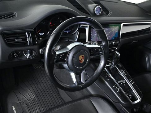 Certified 2019 Porsche Macan image 4