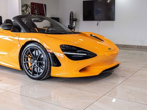 Used 2026 McLaren 750S Spider image 3