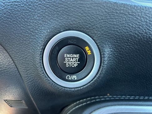 Used 2022 Dodge Challenger SXT image 12