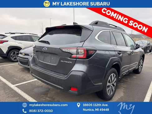 Used 2025 Subaru Outback Premium image 8