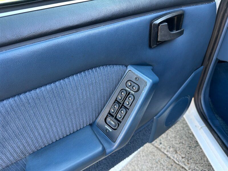 Used 1988 Ford Mustang LX RWD image 38