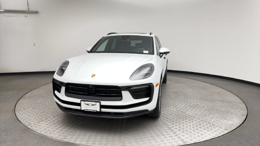 Used 2022 Porsche Macan AWD/4WD image 7