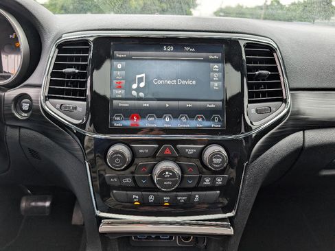 Used 2019 Jeep Grand Cherokee Altitude AWD/4WD image 27