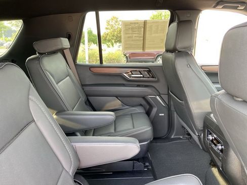 Used 2025 GMC Yukon Denali RWD image 21