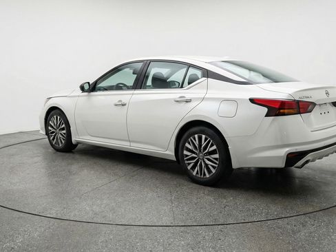 Used 2025 Nissan Altima 2.5 SV image 6