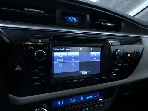 Used 2014 Toyota Corolla LE image 30