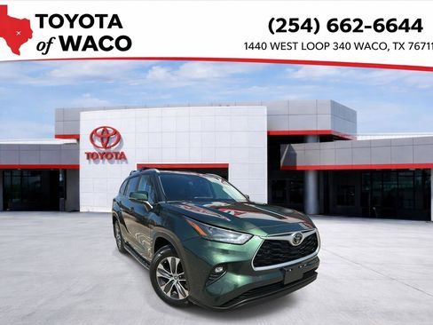 Used 2023 Toyota Highlander XLE image 1