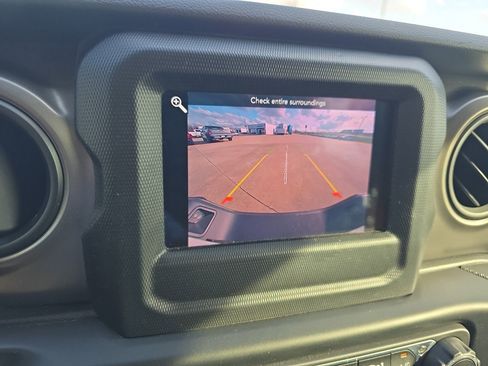 Used 2022 Jeep Gladiator Sport image 13