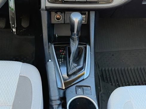 Used 2017 Toyota Corolla LE image 21