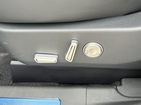 New 2025 Lincoln Nautilus Premier image 29