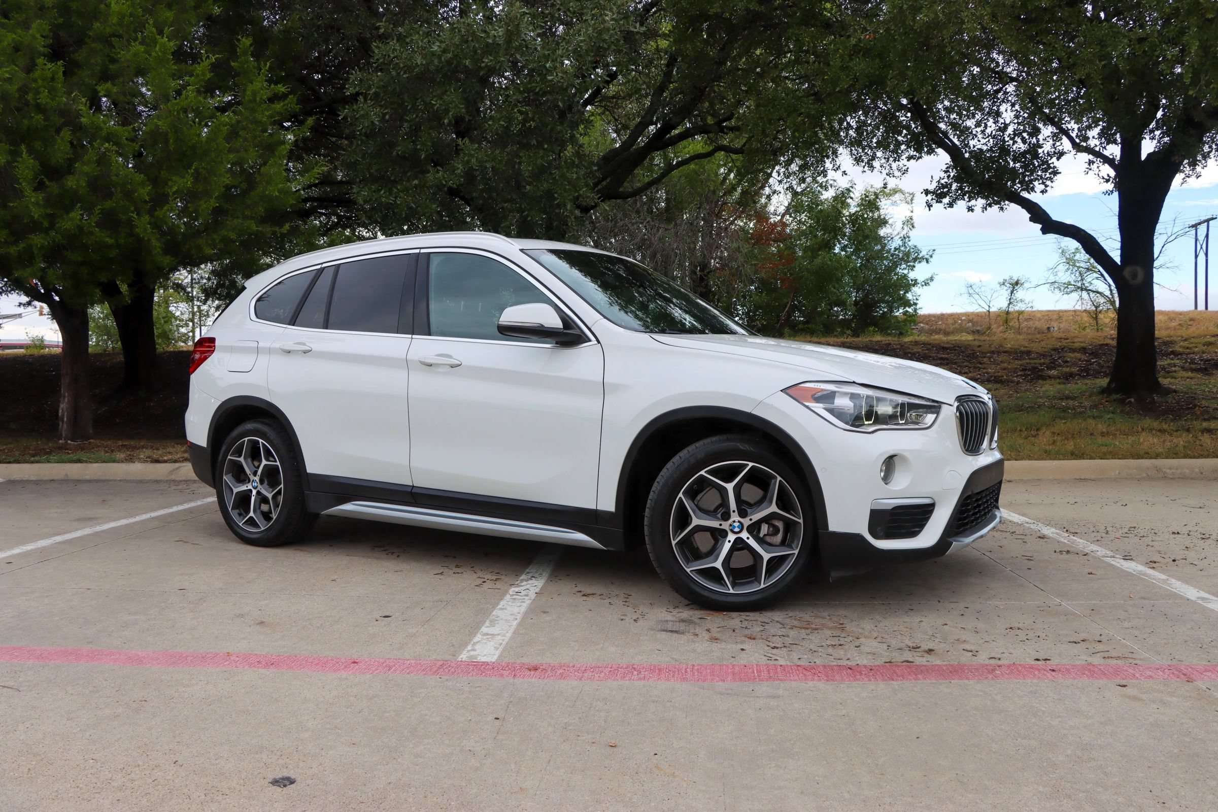 Used 2018 BMW X1 xDrive28i AWD/4WD image 1