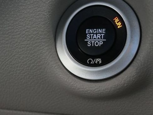 Used 2023 Chrysler Pacifica Touring-L FWD image 19
