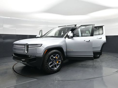 Used 2023 Rivian R1S Adventure Quad AWD/4WD image 32