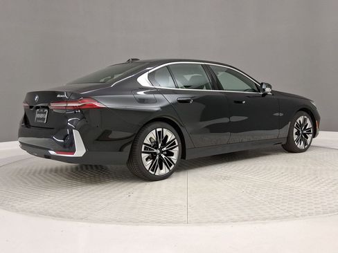 New 2026 BMW 530i w/ Premium Package image 7