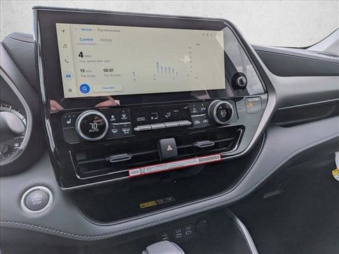 New 2026 Toyota Highlander XLE AWD/4WD image 12