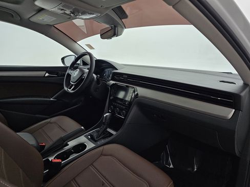 Used 2021 Volkswagen Passat 2.0T SE image 15