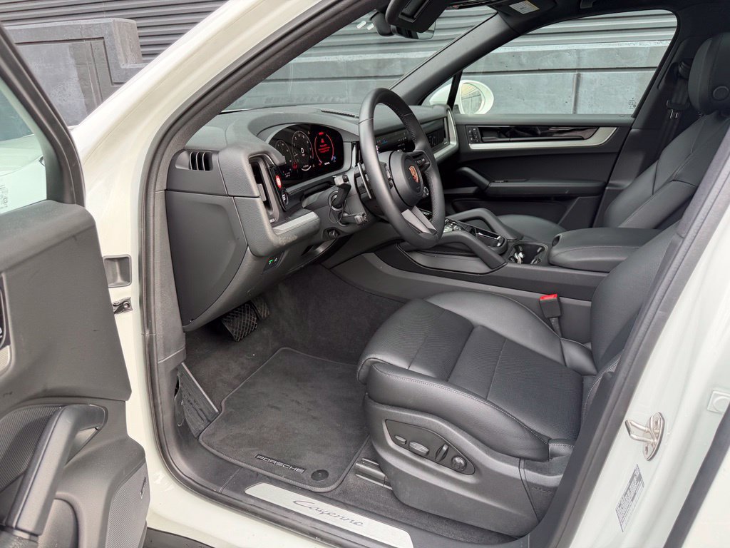 Certified 2026 Porsche Cayenne AWD/4WD image 4