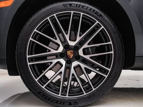Certified 2026 Porsche Macan AWD/4WD image 13