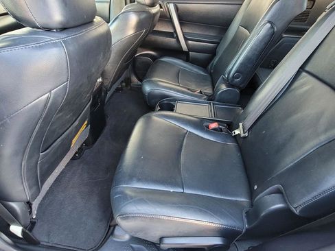 Used 2011 Toyota Highlander SE image 9