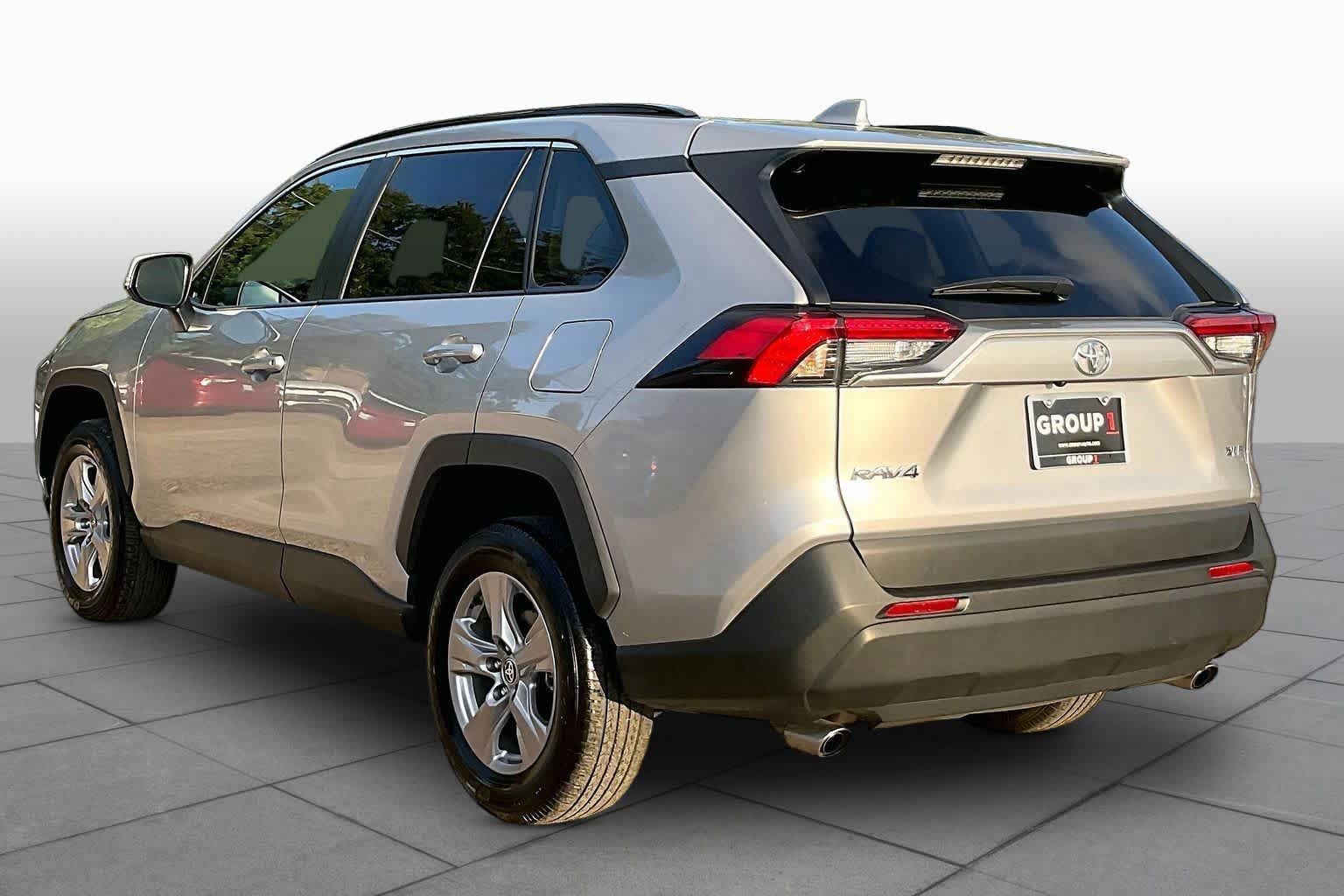 Used 2025 Toyota RAV4 XLE FWD image 12