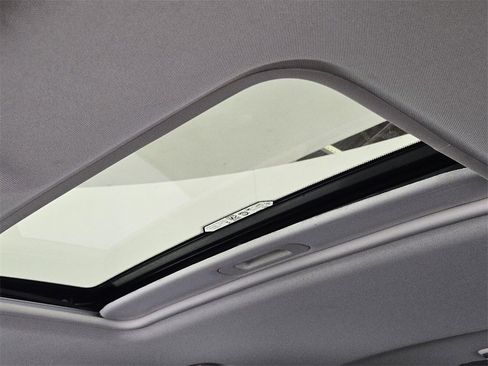 Used 2018 Ford EcoSport SE w/ SE Convenience Package image 10