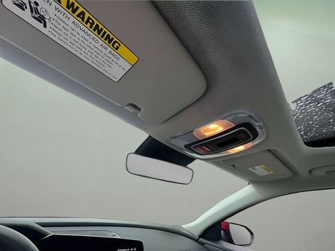 Used 2025 Hyundai Elantra Limited FWD image 16