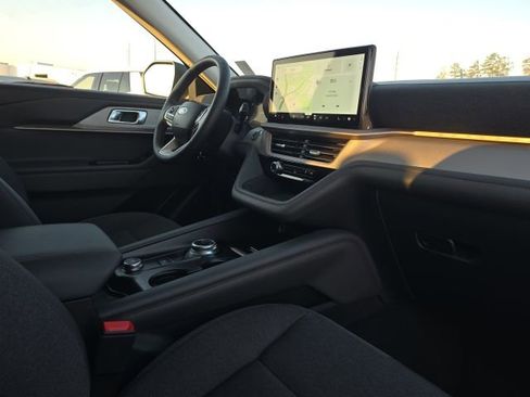 Used 2025 Ford Explorer Active image 23