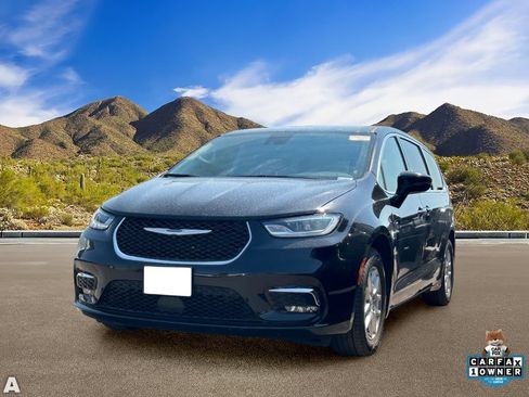 Used 2024 Chrysler Pacifica Touring-L FWD image 2