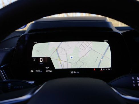 Used 2025 Chevrolet Suburban Premier image 10