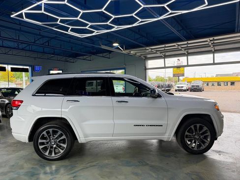 Used 2017 Jeep Grand Cherokee Overland AWD/4WD image 13