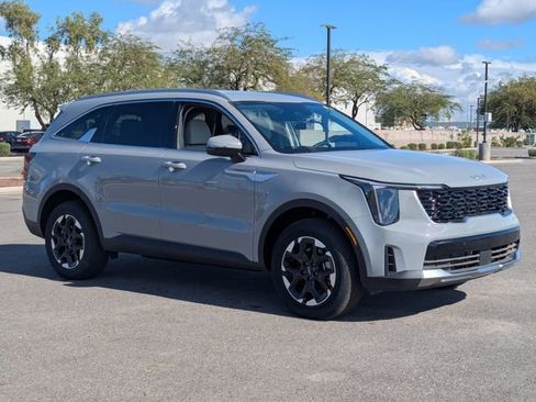 Certified 2025 Kia Sorento S image 7